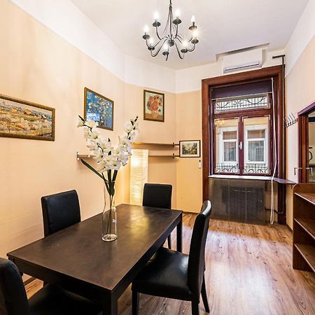 בודפשט Oktogon Beautiful Relaxing Apartment מראה חיצוני תמונה